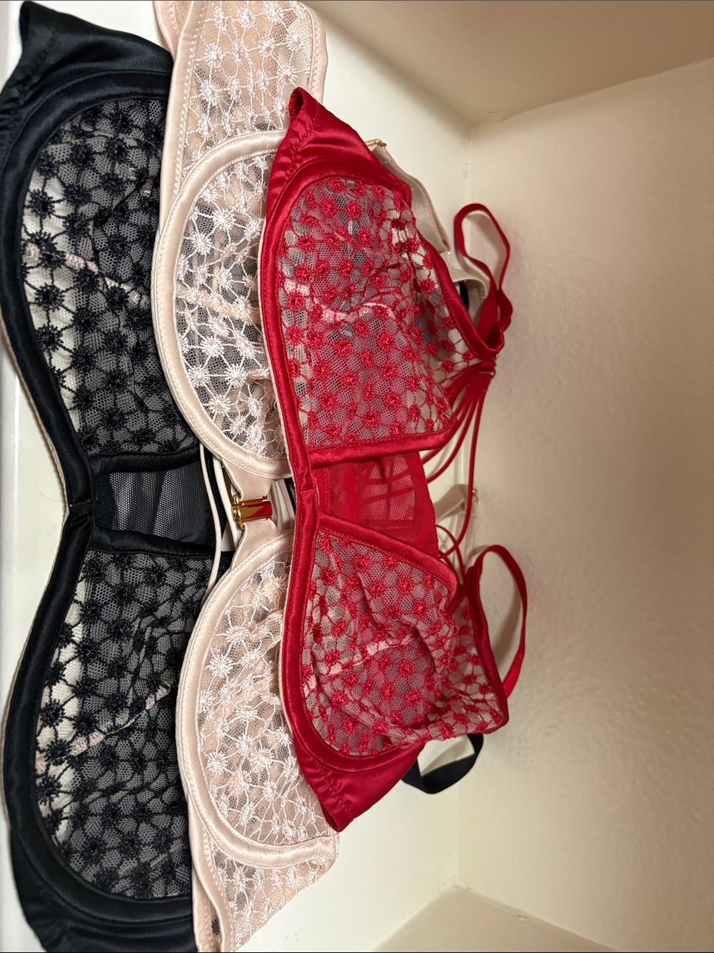 Victoria Secret - 3 pairs Red, ivory, black Lace Unlined Bra - Women